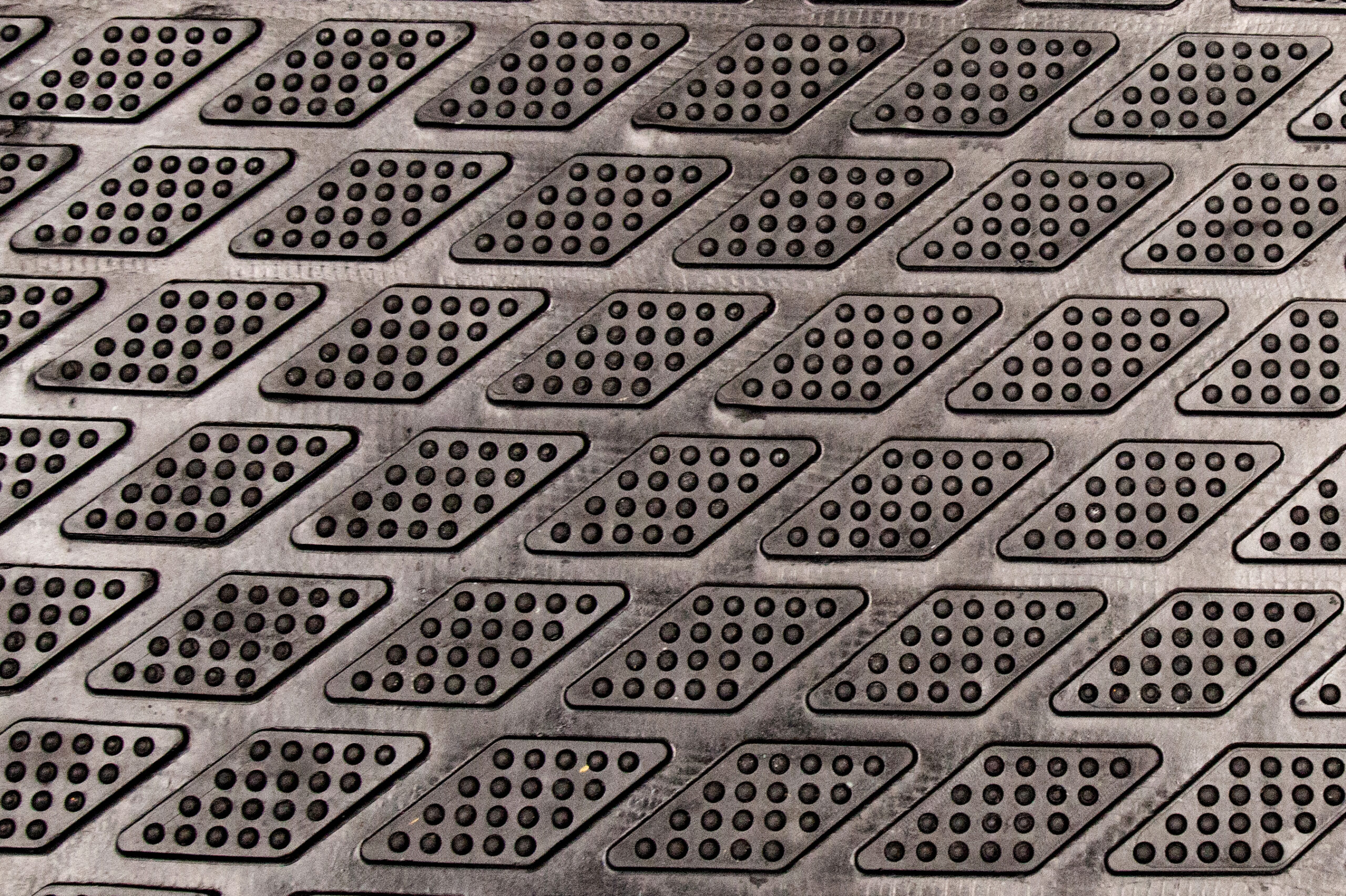Diamond-Shaped Dot Anti-skid Mat - Image 4